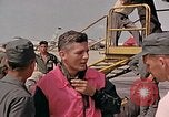 Standbild Fallschirm United States USA, 1953, aus Sekunde 25 historischem Filmmaterial Videoclip 65675032462