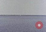 Standbild Fallschirmspringer United States USA, 1953, aus Sekunde 6 historischem Filmmaterial Videoclip 65675032463