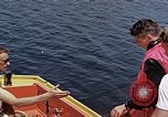 Standbild Fallschirmspringer United States USA, 1953, aus Sekunde 60 historischem Filmmaterial Videoclip 65675032463