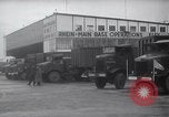 Immagine di Ponte aereo di Berlino Francoforte Germania Rhein-Main Air Base, 1949, secondo 4 filmato di repertorio 65675032470
