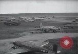 Immagine di Ponte aereo di Berlino Francoforte Germania Rhein-Main Air Base, 1949, secondo 18 filmato di repertorio 65675032470