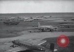 Immagine di Ponte aereo di Berlino Francoforte Germania Rhein-Main Air Base, 1949, secondo 20 filmato di repertorio 65675032470