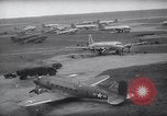 Immagine di Ponte aereo di Berlino Francoforte Germania Rhein-Main Air Base, 1949, secondo 36 filmato di repertorio 65675032470