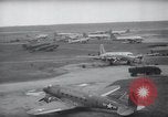 Immagine di Ponte aereo di Berlino Francoforte Germania Rhein-Main Air Base, 1949, secondo 42 filmato di repertorio 65675032470
