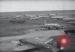 Immagine di Ponte aereo di Berlino Francoforte Germania Rhein-Main Air Base, 1949, secondo 43 filmato di repertorio 65675032470