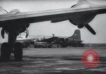 Immagine di Ponte aereo di Berlino Francoforte Germania Rhein-Main Air Base, 1949, secondo 48 filmato di repertorio 65675032470