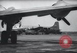 Immagine di Ponte aereo di Berlino Francoforte Germania Rhein-Main Air Base, 1949, secondo 50 filmato di repertorio 65675032470
