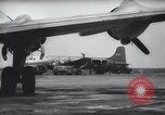Immagine di Ponte aereo di Berlino Francoforte Germania Rhein-Main Air Base, 1949, secondo 51 filmato di repertorio 65675032470