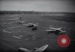 Immagine di C-54 Francoforte Germania Rhein-Main Air Base, 1949, secondo 12 filmato di repertorio 65675032472