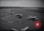 Immagine di C-54 Francoforte Germania Rhein-Main Air Base, 1949, secondo 13 filmato di repertorio 65675032472