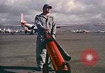 Standbild Fire Guard für Flugzeuge Starten des Motors Honolulu Hawaii USA, 1959, aus Sekunde 6 historischem Filmmaterial Videoclip 65675032481
