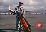 Standbild Fire Guard für Flugzeuge Starten des Motors Honolulu Hawaii USA, 1959, aus Sekunde 8 historischem Filmmaterial Videoclip 65675032481