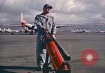 Standbild Fire Guard für Flugzeuge Starten des Motors Honolulu Hawaii USA, 1959, aus Sekunde 9 historischem Filmmaterial Videoclip 65675032481