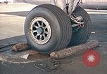 Standbild Fire Guard für Flugzeuge Starten des Motors Honolulu Hawaii USA, 1959, aus Sekunde 12 historischem Filmmaterial Videoclip 65675032481