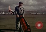 Standbild Fire Guard für Flugzeuge Starten des Motors Honolulu Hawaii USA, 1959, aus Sekunde 14 historischem Filmmaterial Videoclip 65675032481