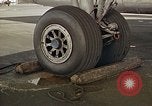 Standbild Fire Guard für Flugzeuge Starten des Motors Honolulu Hawaii USA, 1959, aus Sekunde 15 historischem Filmmaterial Videoclip 65675032481