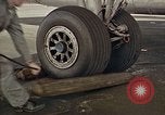 Standbild Fire Guard für Flugzeuge Starten des Motors Honolulu Hawaii USA, 1959, aus Sekunde 20 historischem Filmmaterial Videoclip 65675032481