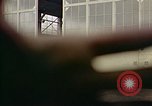 Standbild Fire Guard für Flugzeuge Starten des Motors Honolulu Hawaii USA, 1959, aus Sekunde 26 historischem Filmmaterial Videoclip 65675032481