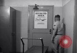 Standbild film Dosen Omaha Nebraska Offutt Air Force Base USA, 1962, aus Sekunde 20 historischem Filmmaterial Videoclip 65675032496