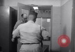 Standbild film Dosen Omaha Nebraska Offutt Air Force Base USA, 1962, aus Sekunde 25 historischem Filmmaterial Videoclip 65675032496