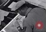 Standbild Foto Intelligence Officers Omaha Nebraska Offutt Air Force Base USA, 1962, aus Sekunde 20 historischem Filmmaterial Videoclip 65675032498