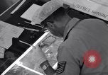 Standbild Foto Intelligence Officers Omaha Nebraska Offutt Air Force Base USA, 1962, aus Sekunde 25 historischem Filmmaterial Videoclip 65675032498