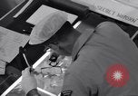 Standbild Foto Intelligence Officers Omaha Nebraska Offutt Air Force Base USA, 1962, aus Sekunde 30 historischem Filmmaterial Videoclip 65675032498