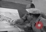 Standbild Foto Intelligence Officers Omaha Nebraska Offutt Air Force Base USA, 1962, aus Sekunde 12 historischem Filmmaterial Videoclip 65675032499