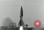 Standbild perfekt A-4 Rakete starten Peenemunde Rocket Center Ostvorpommern Deutschland, 1942, aus Sekunde 12 historischem Filmmaterial Videoclip 65675032507