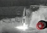 Standbild Raketenstart in Zeitlupe A-4 oder V-2 Peenemunde Rocket Center Ostvorpommern Deutschland, 1942, aus Sekunde 39 historischem Filmmaterial Videoclip 65675032508