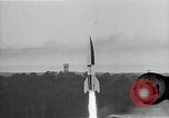 Standbild Raketenstart in Zeitlupe A-4 oder V-2 Peenemunde Rocket Center Ostvorpommern Deutschland, 1942, aus Sekunde 45 historischem Filmmaterial Videoclip 65675032508