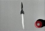 Standbild Raketenstart in Zeitlupe A-4 oder V-2 Peenemunde Rocket Center Ostvorpommern Deutschland, 1942, aus Sekunde 53 historischem Filmmaterial Videoclip 65675032508