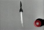 Standbild Raketenstart in Zeitlupe A-4 oder V-2 Peenemunde Rocket Center Ostvorpommern Deutschland, 1942, aus Sekunde 54 historischem Filmmaterial Videoclip 65675032508