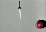 Standbild Raketenstart in Zeitlupe A-4 oder V-2 Peenemunde Rocket Center Ostvorpommern Deutschland, 1942, aus Sekunde 58 historischem Filmmaterial Videoclip 65675032508