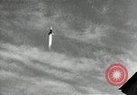 Standbild A4-Rakete (V-2 Rakete) Peenemunde Deutschland, 1942, aus Sekunde 12 historischem Filmmaterial Videoclip 65675032513