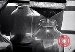 Image oeuf séparateur et coupe-machine Modesto California USA, 1932, de la seconde 49 séquences d'archives historiques vidéo 65675032518