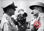 Standbild General Douglas Mac Arthur Besuche befreit Insel Mindoro Mindoro (Philippinen), 1945, aus Sekunde 10 historischem Filmmaterial Videoclip 65675032529
