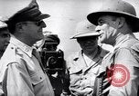 Standbild General Douglas Mac Arthur Besuche befreit Insel Mindoro Mindoro (Philippinen), 1945, aus Sekunde 11 historischem Filmmaterial Videoclip 65675032529