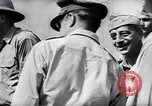 Standbild General Douglas Mac Arthur Besuche befreit Insel Mindoro Mindoro (Philippinen), 1945, aus Sekunde 16 historischem Filmmaterial Videoclip 65675032529