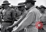 Standbild General Douglas Mac Arthur Besuche befreit Insel Mindoro Mindoro (Philippinen), 1945, aus Sekunde 22 historischem Filmmaterial Videoclip 65675032529