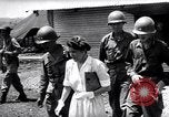 Standbild General Douglas Mac Arthur Besuche befreit Insel Mindoro Mindoro (Philippinen), 1945, aus Sekunde 25 historischem Filmmaterial Videoclip 65675032529