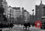 Standbild Leute und Lebensstil von Dublin Irland Irland, 1946, aus Sekunde 8 historischem Filmmaterial Videoclip 65675032533