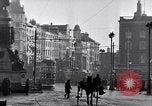 Standbild Leute und Lebensstil von Dublin Irland Irland, 1946, aus Sekunde 10 historischem Filmmaterial Videoclip 65675032533
