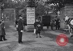 Standbild Leute und Lebensstil von Dublin Irland Irland, 1946, aus Sekunde 11 historischem Filmmaterial Videoclip 65675032533