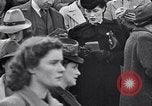 Standbild Leute und Lebensstil von Dublin Irland Irland, 1946, aus Sekunde 27 historischem Filmmaterial Videoclip 65675032533