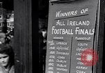 Standbild Leute und Lebensstil von Dublin Irland Irland, 1946, aus Sekunde 50 historischem Filmmaterial Videoclip 65675032533