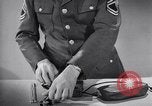 Immagine di Ricevitore-trasmettitore United States USA, 1943, secondo 4 filmato di repertorio 65675032557