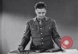 Immagine di Ricevitore-trasmettitore United States USA, 1943, secondo 36 filmato di repertorio 65675032557