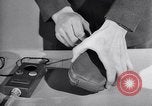 Immagine di Ricevitore-trasmettitore United States USA, 1943, secondo 38 filmato di repertorio 65675032557