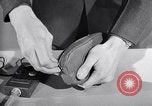 Immagine di Ricevitore-trasmettitore United States USA, 1943, secondo 40 filmato di repertorio 65675032557